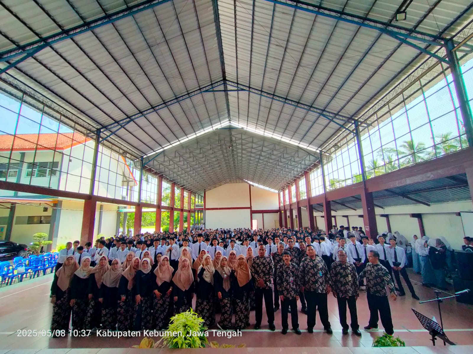 SMA Negeri 1 Klirong Rayakan Kelulusan Kelas XII dengan Sederhana dan Penuh Makna